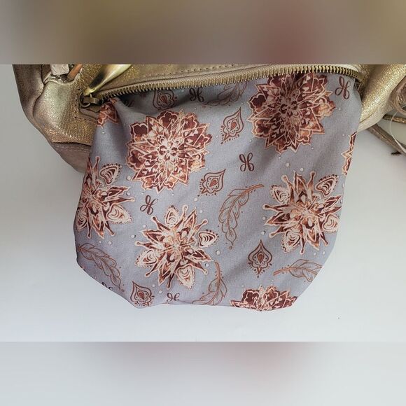 Hobo Blaze Convertible Bucket Bag Backpack in Gold Metallic Leather - Picture 15 of 16